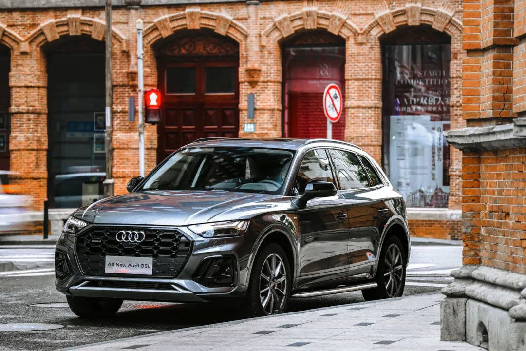 海川品车爷青回的不仅有老友记还有全新奥迪q5l正式上市