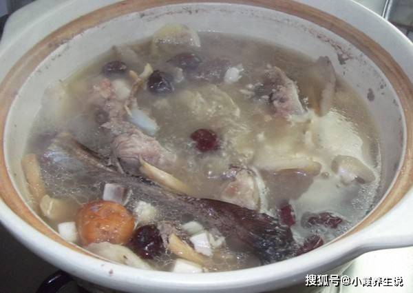 木瓜煲猪骨有哪些功效 bb5a5381e9bf43958b95b5ead0ee3476.jpeg
