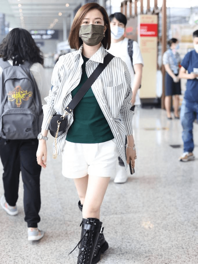 佘诗曼一袭白色短裤现身大秀白皙美腿