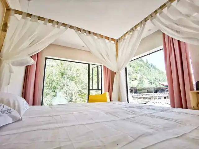 莲花湖景区住宿指南/莲花湖景区内四大最佳露营点/莲花湖麓寨观景民宿