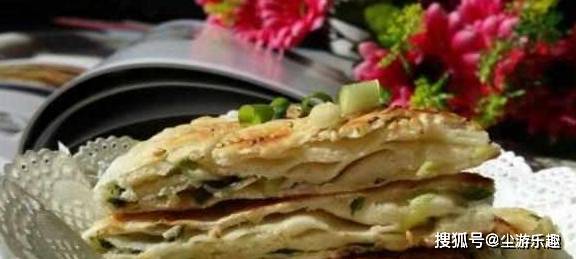 葱花饼好吃的做法 不用发面 开水一烫 层层酥脆 想做失败都难 葱油饼