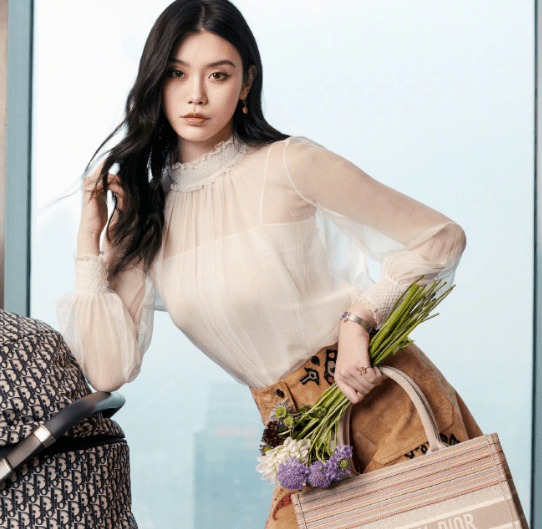 怎么样成为模特 2dfd2f7283774dd6802a5f6377801918.png