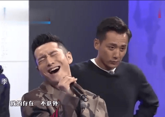 综艺明星唱歌跑调现场 0086882b5f0943aaa0c263598f17b622.png