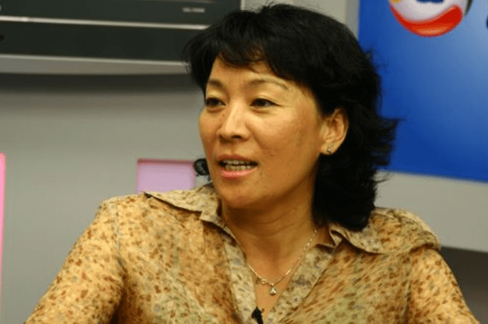 中国第一位体操世界冠军,助张怡宁嫁入豪门,如今55岁气质十足_马燕红