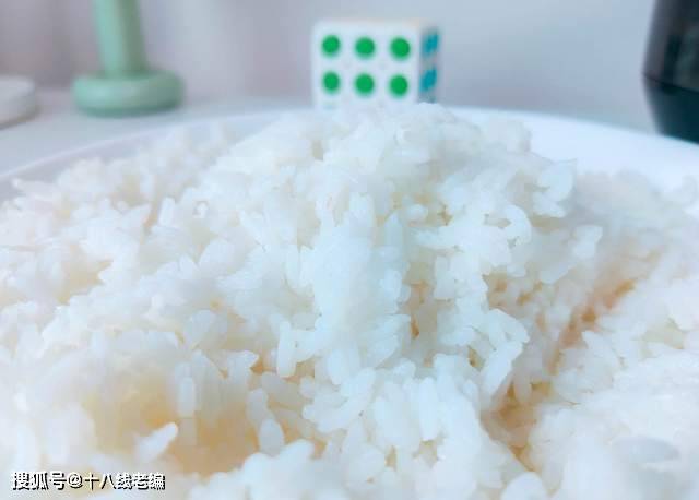 电饭锅煮饭有锅巴怎么办