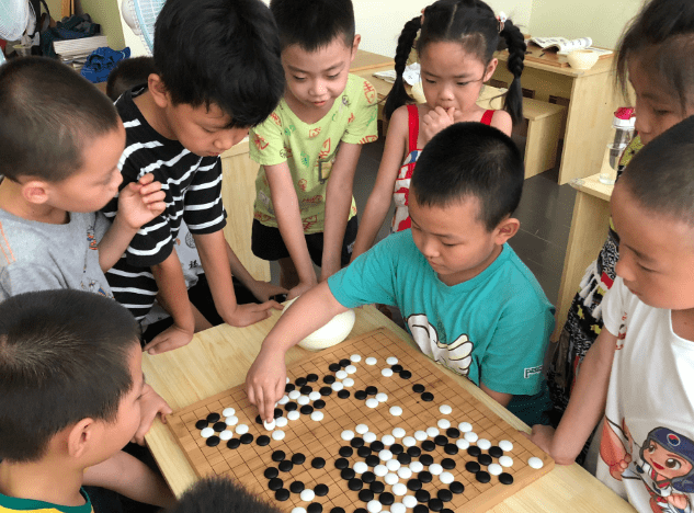 那么,儿童如何学围棋?下面一起来了解下吧.儿童如