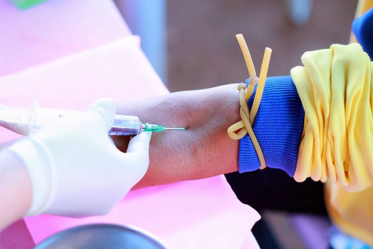 原创为什么检查时总要抽血指尖抽血和胳膊抽血结果会不一样吗