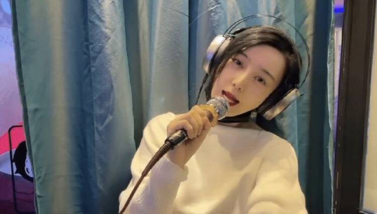 范冰冰复出失败无戏可拍坐公交没人认识唱歌看电影活的滋润