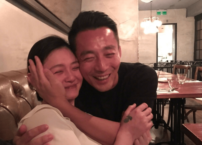 張蘭直播否認大s汪小菲離婚喊大s兒媳婦曝兒子怕老婆很寵妻