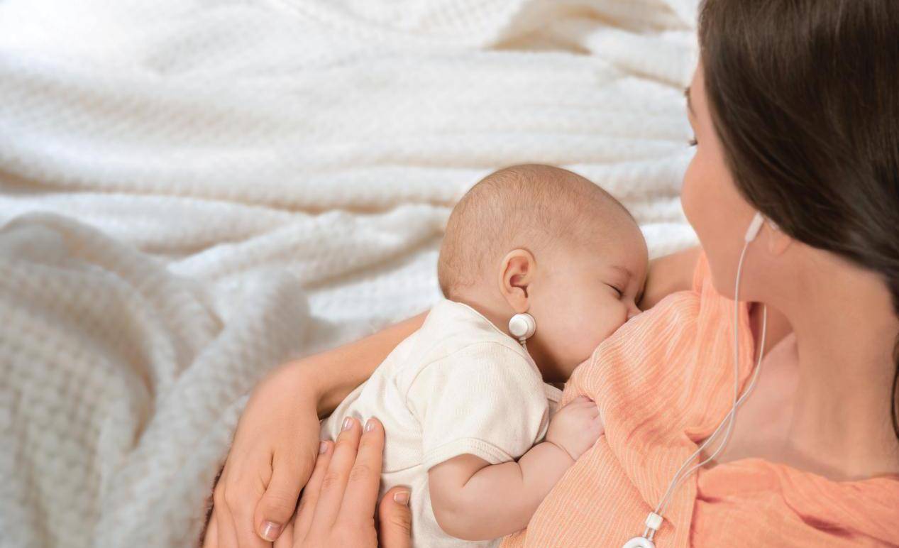 母乳不足 可以试试混合喂养 掌握正确的喂养方式 宝宝不上火 孩子