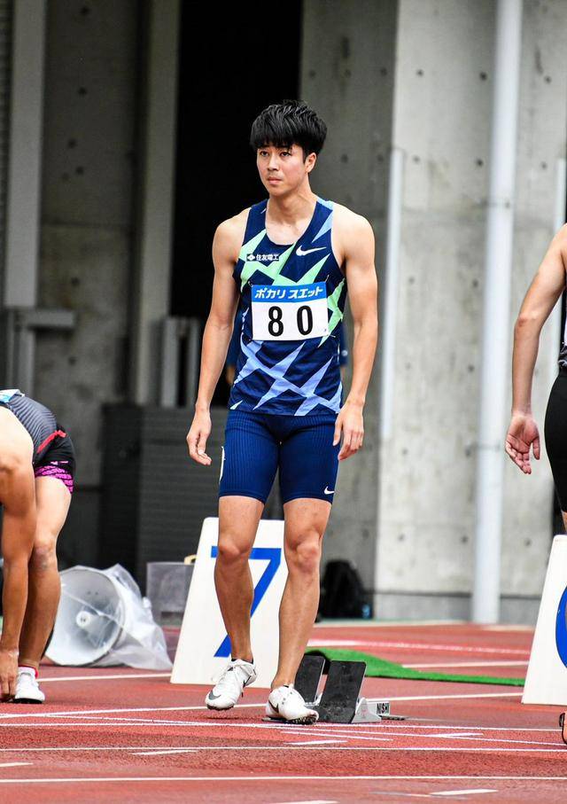 多田修平出生于1996年6月24日,在百米比赛中起跑加速极为强悍,因此很