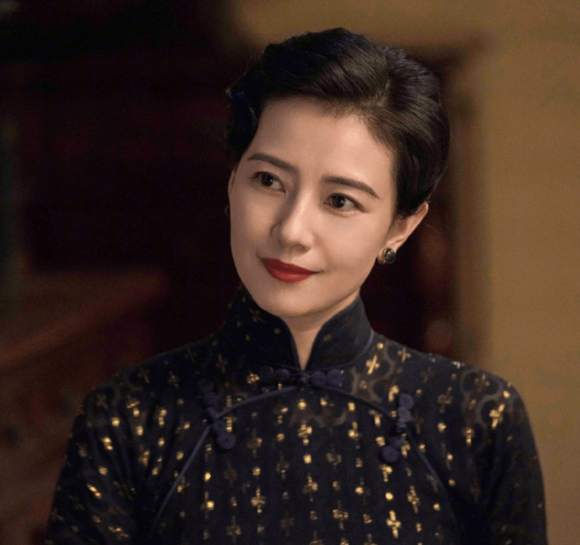 高圆圆生图曝光,骨瘦如柴手上青筋凸起
