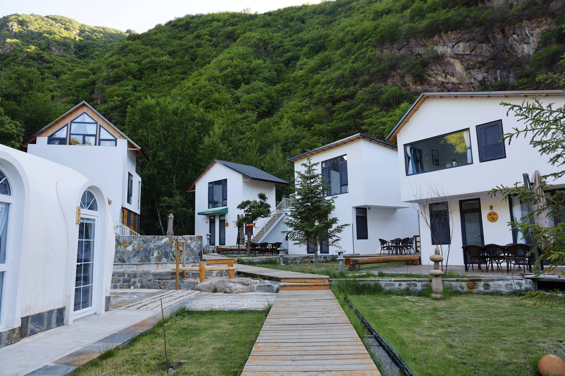 自驾雾灵山,登燕山最高峰,住网红泡泡屋