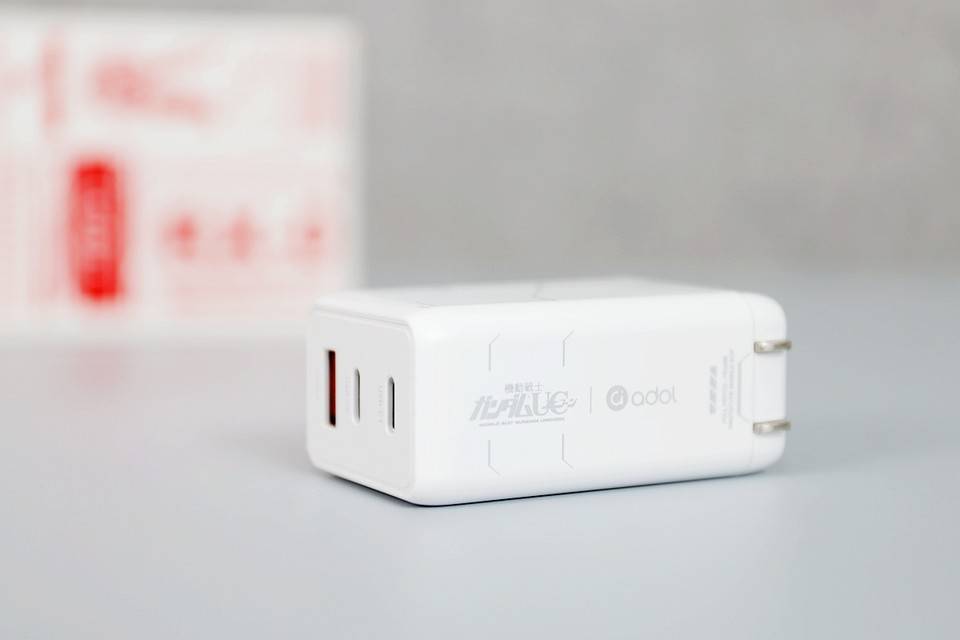 鼠标|复刻经典！a豆RX-O独角兽高达联名版NB全家桶来了