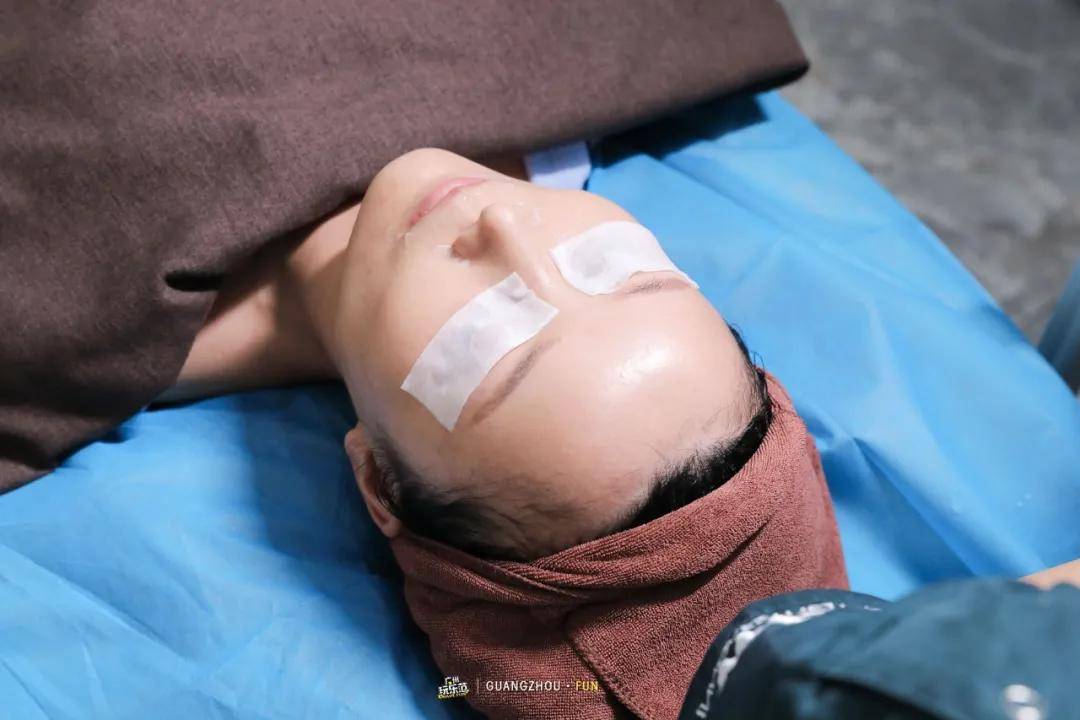 真人探店199元的m22光子果酸我简直像开了10级磨皮