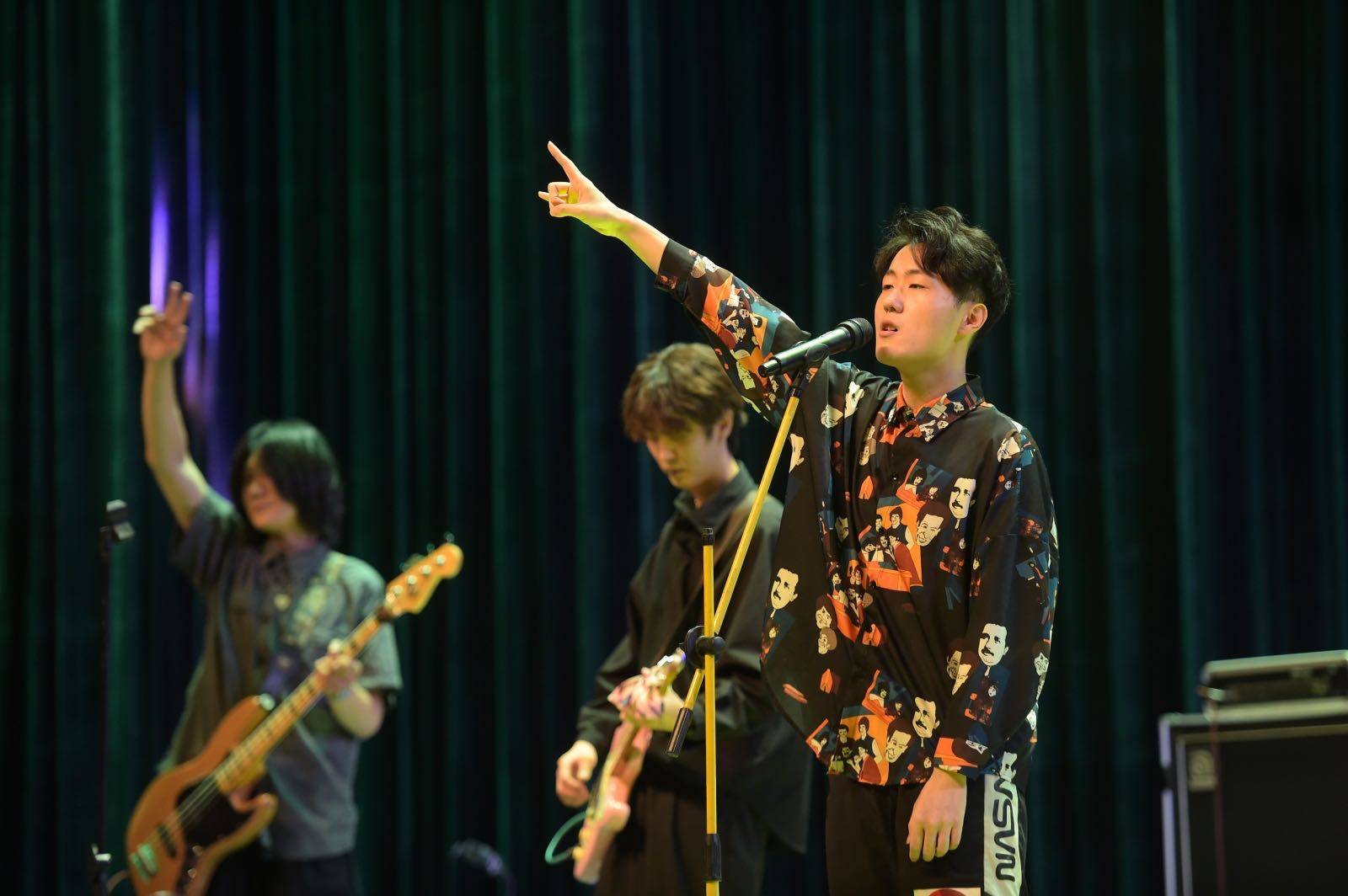 经过激烈角逐,恋爱与革命乐队,孙梓翔,樱桃汽水乐队分别以29.46分,28.