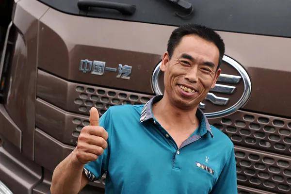 物流运输看似是一项粗糙的业务,但在竞争白热化的今天,杜松林驾驶这辆