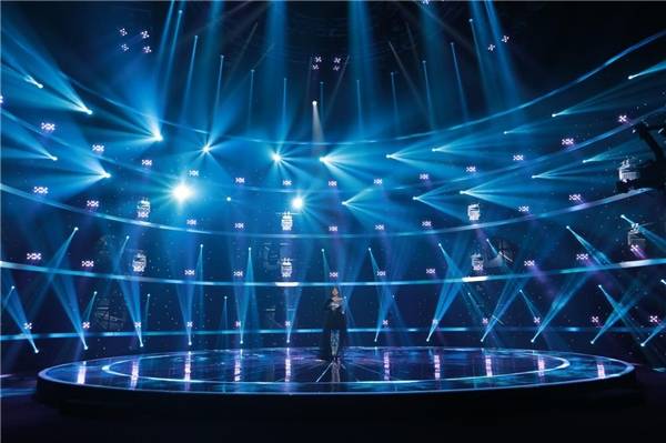 海南卫视:新歌新传唱栏目 新舞美唤醒新歌声_舞台