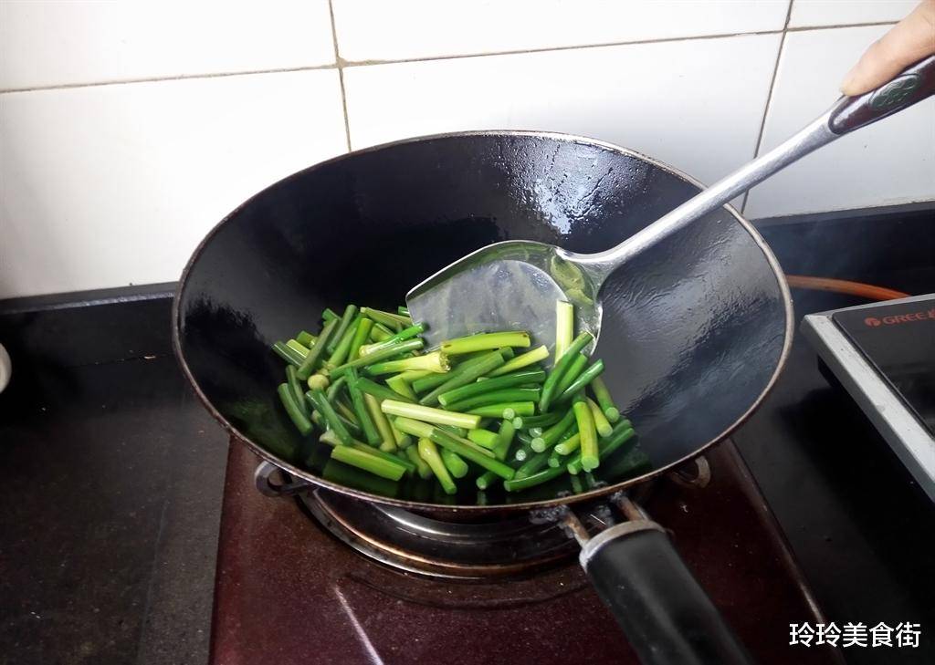 蒜什么时候下锅 d48d90ae286b4638b4b9b57a4ff2b41b.jpeg