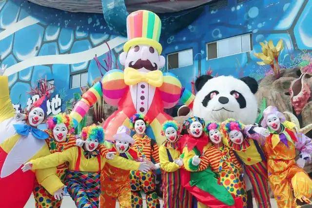 3 小丑人偶巡游