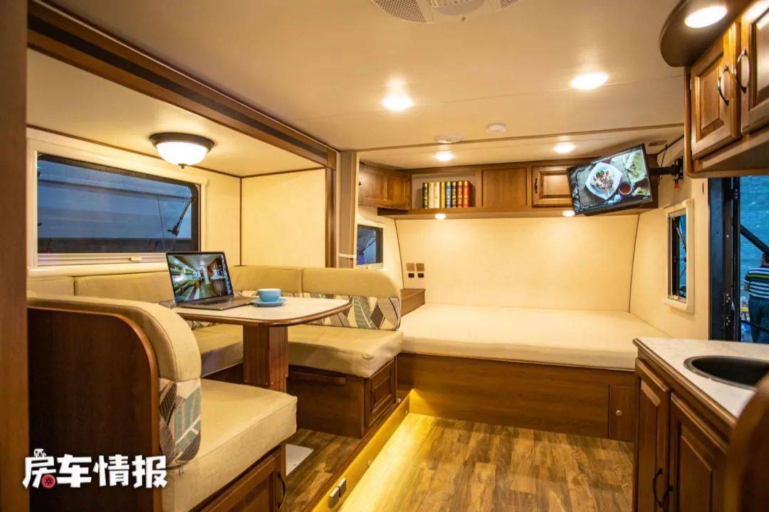 20万的国产美式房车空间够大面积有10多平三胎家庭也能住得下