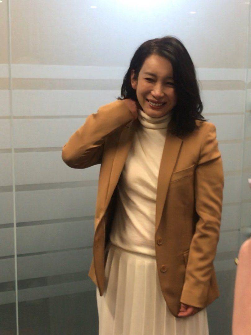 真实的42岁! 秦海璐满脸褶子膀大腰圆腹部圆滚