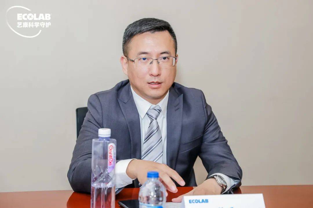 至今,捞王已在全国开出134家直营门店,也正通过持续的跨界营销活动,高