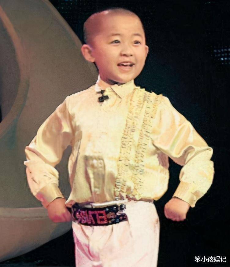 《还珠格格》东儿因病停止发育,23岁身高仅1米,一辈子的童星_贾云哲
