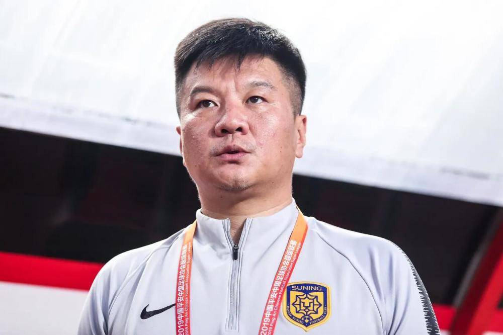 武汉队应该是负责球队进攻演练,给球队两大前锋董学升和阿金传递经验