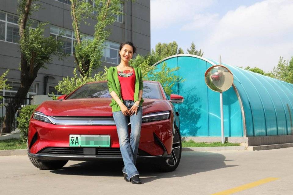 比亚迪汉打动舞蹈女教授中华文化完美呈现给了全世界