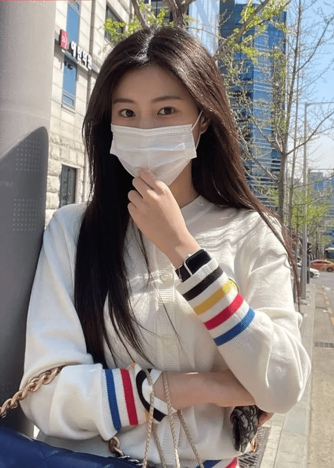 原创网友票选的漂亮女友脸自拍赶超jennie她终于不是小透明