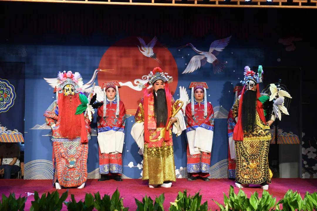 西安周至县文旅局局长舒建军表示,西演·西安周至剧团秦腔小剧场今天