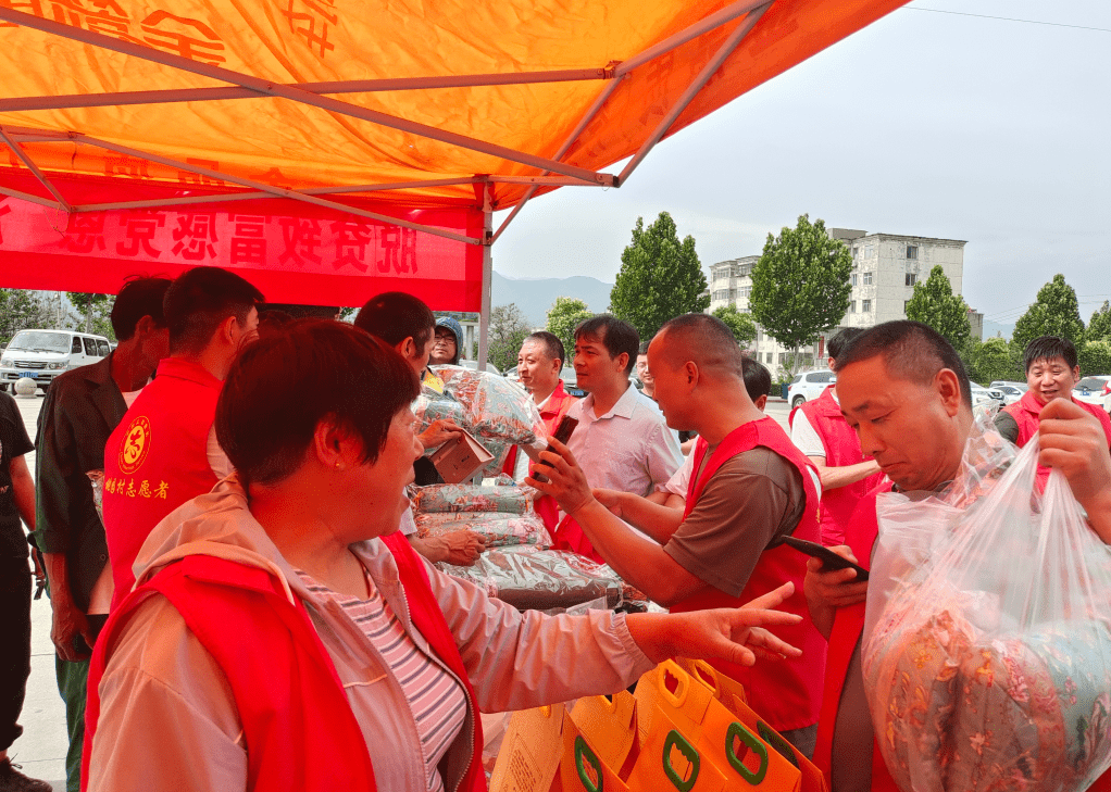 巩义市涉村镇举办百万党员消费助农活动