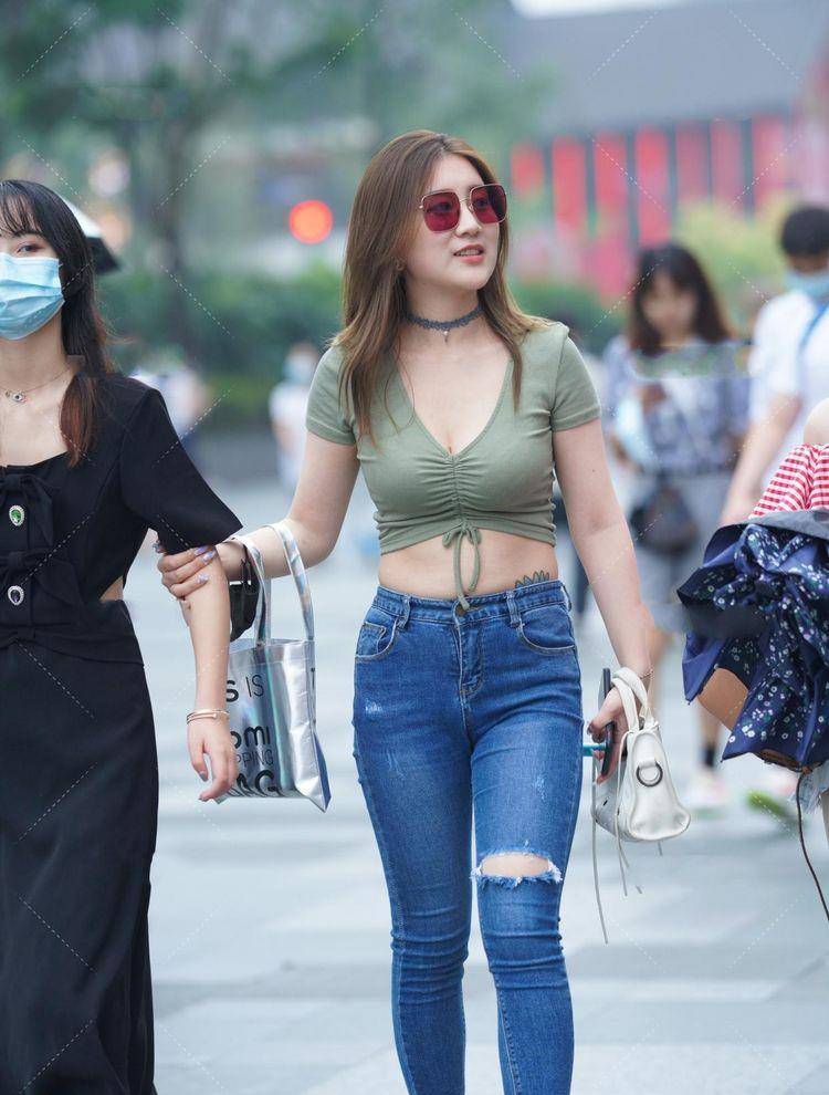 时尚包臀裙米白色 210b8fb6ca124028800cf8ba2e3220ae.jpeg