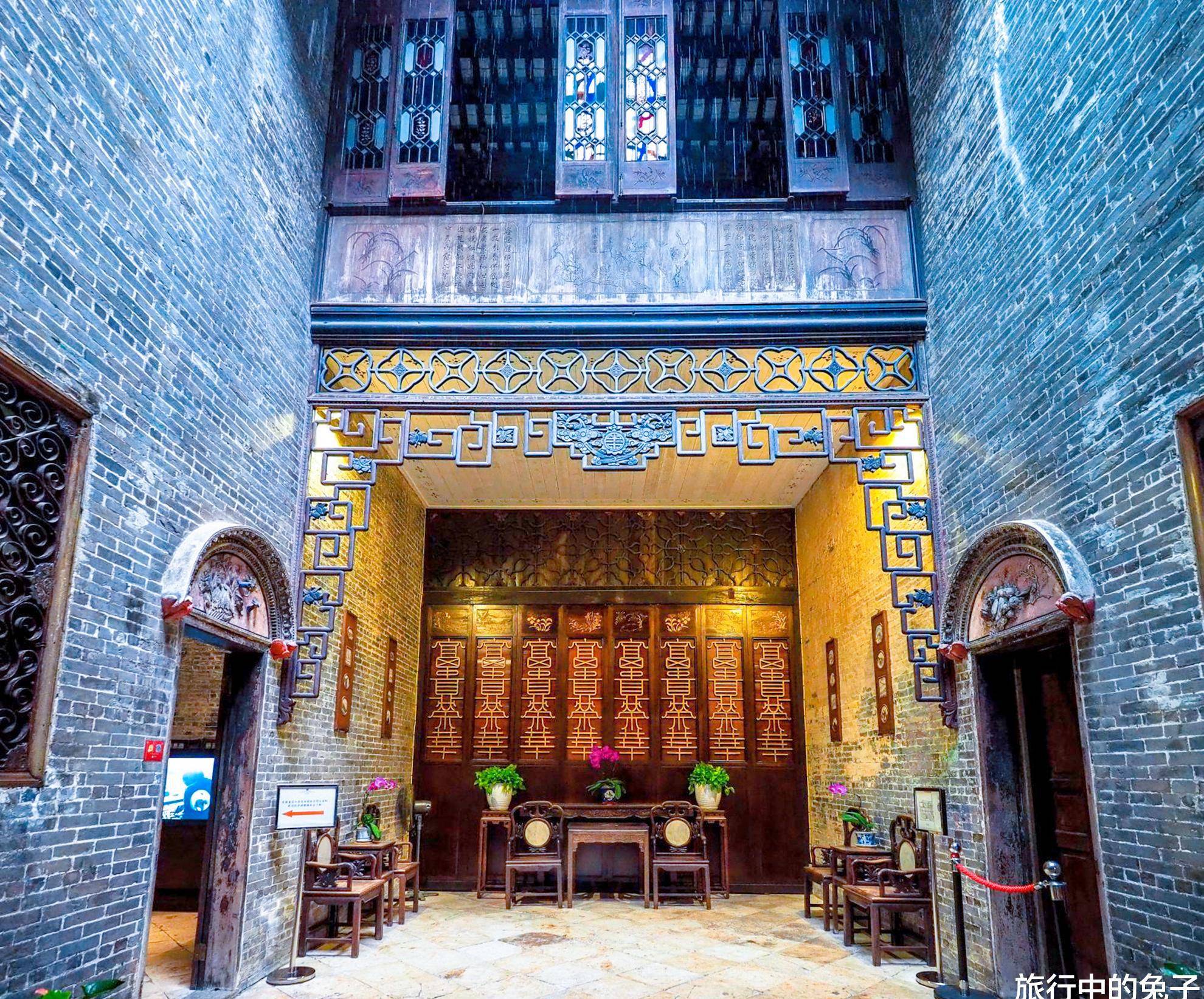 而卢家大屋整体建筑风格属于皖南建筑风格,内部装饰与外部装饰融为