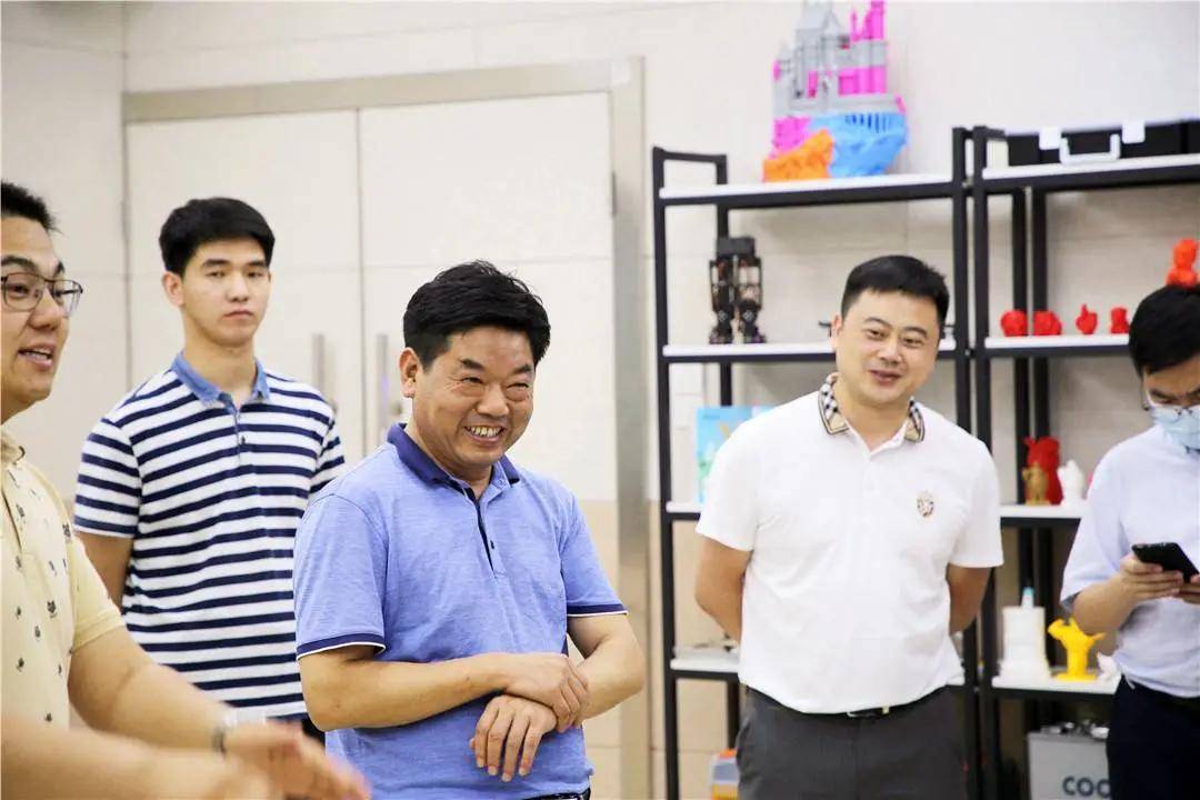 课程|河南郑州航空港实验区和郑州人工智能研究院领导到贝思特实验学校指导