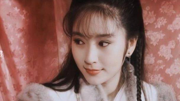 今天我们要说的这位演员也是惊艳了时光的一位女神,年轻的时候在台湾