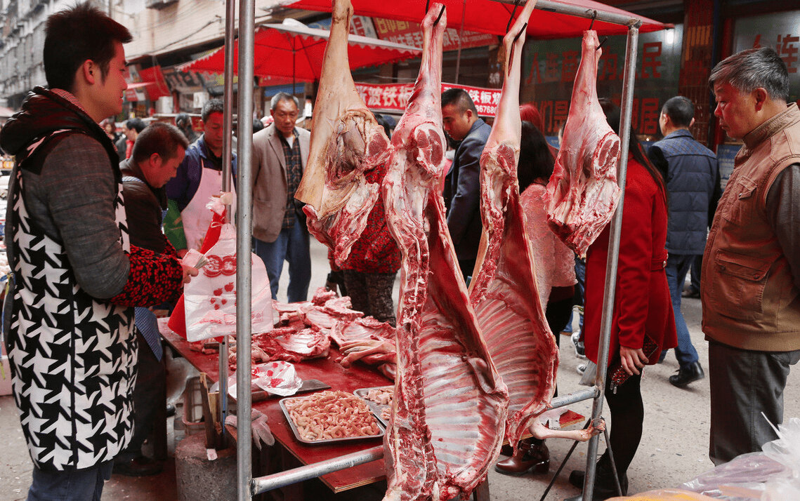 买羊肉牢记望掐按辨闻五字诀避开瘦肉精羊肉吃得更放心