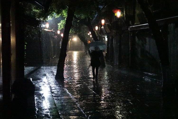 原創雨夜,美麗的平樂古鎮