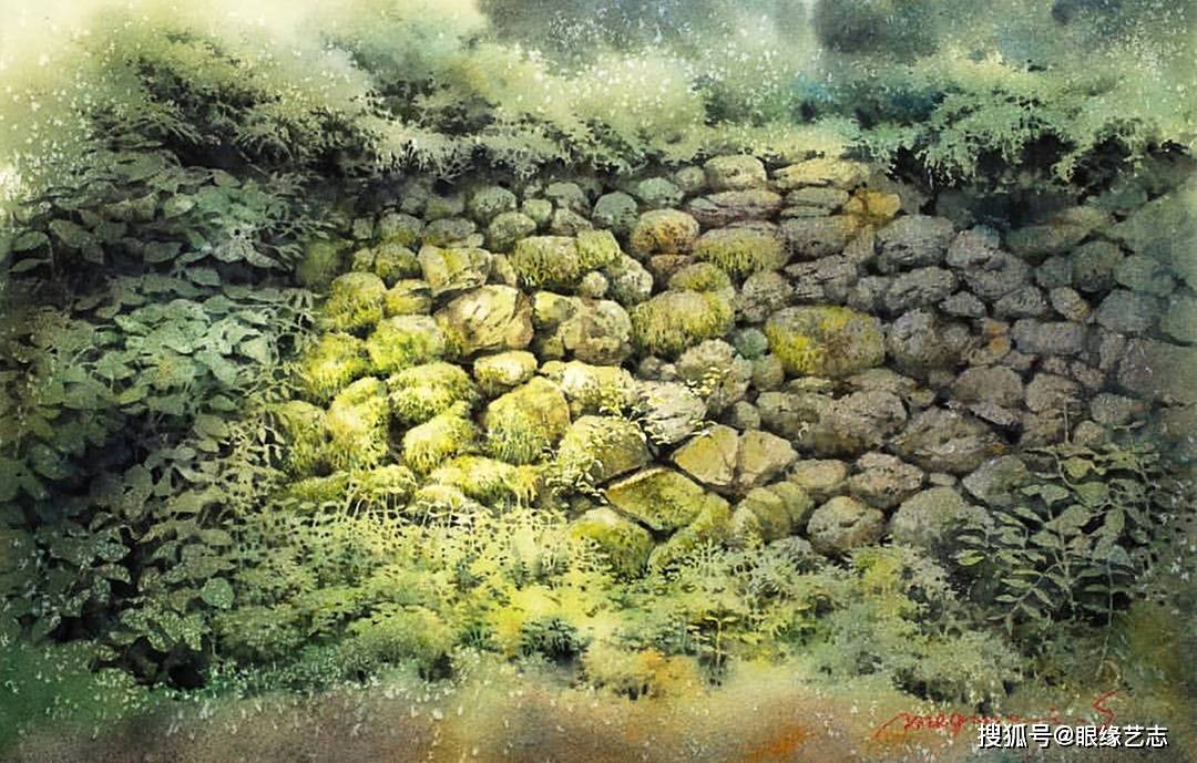 登过碧墨寒山,路过青苔荒城,在无数苍翠欲滴的绿意间,她笔下的水彩也