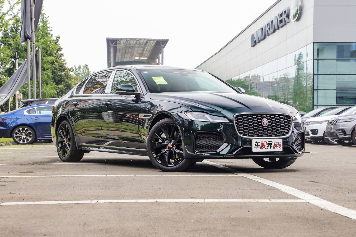 新捷豹xfl上市 造型精致/内饰配大屏 售39.98万起