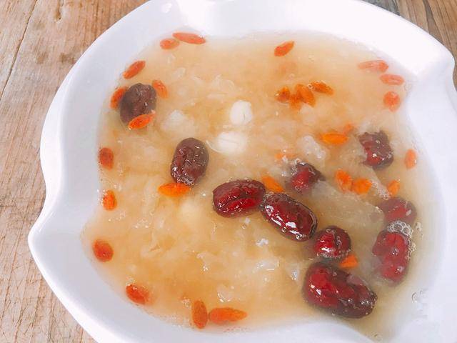 银耳怎么煮容易出胶变软 b7d8698ba92d420aabf96da9b9ba6fed.jpeg