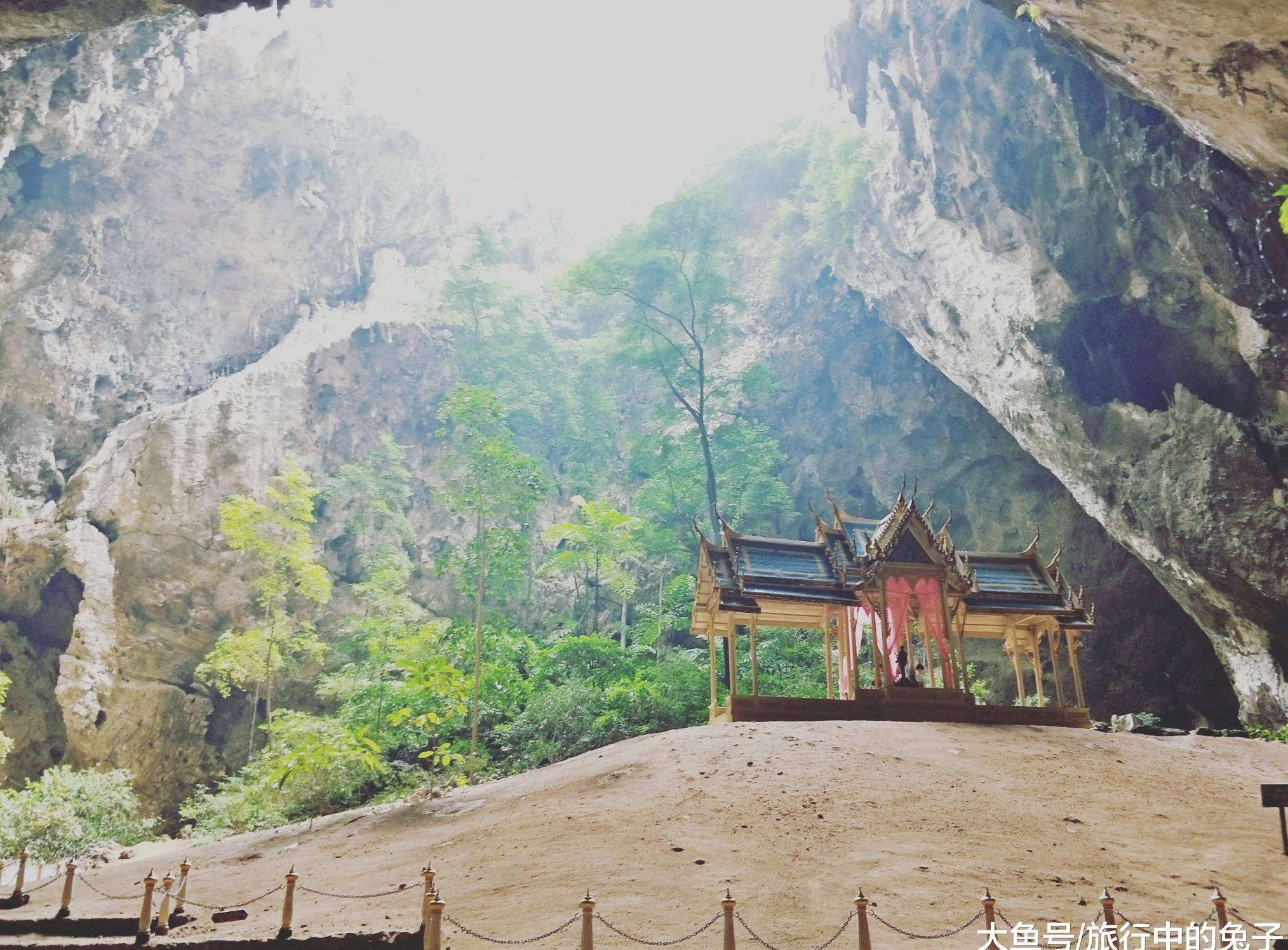 原創深山巨坑中的寺廟,極少中國人知道,供奉著一位國王