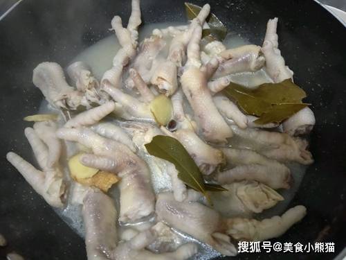 在家怎样做酸辣鸡爪 791499b50643472a8c767d169c1b4e5b.jpeg