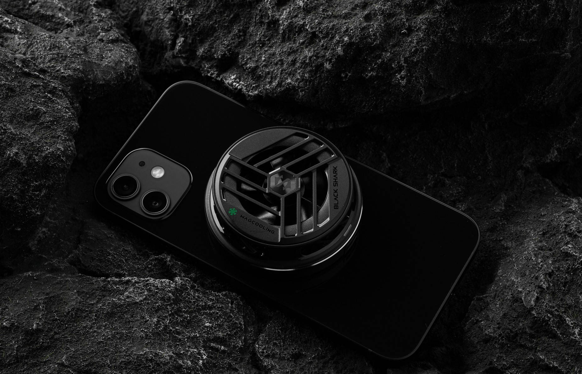 黑鲨|iPhone 12最佳游戏配件？黑鲨推出冰封制冷背夹2磁吸版