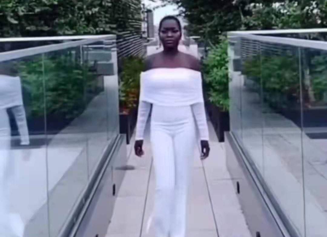 皮肤最黑的美女 晚上根本看不到人 的特点