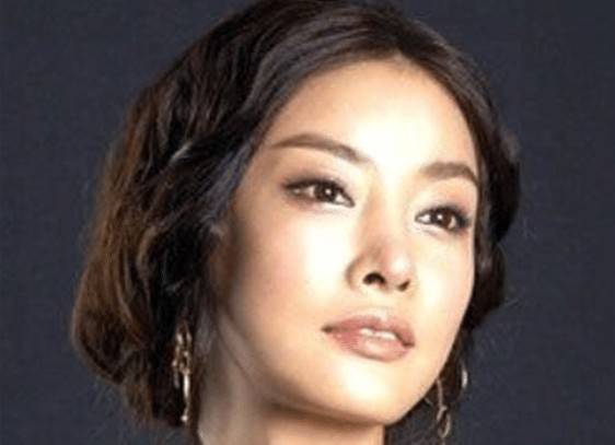 韩国女星4年陪侍超100次,还被金主灌药,29岁吊颈自杀_张紫妍