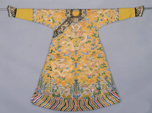 象征|中国古代服饰：云锦龙袍的传统智慧