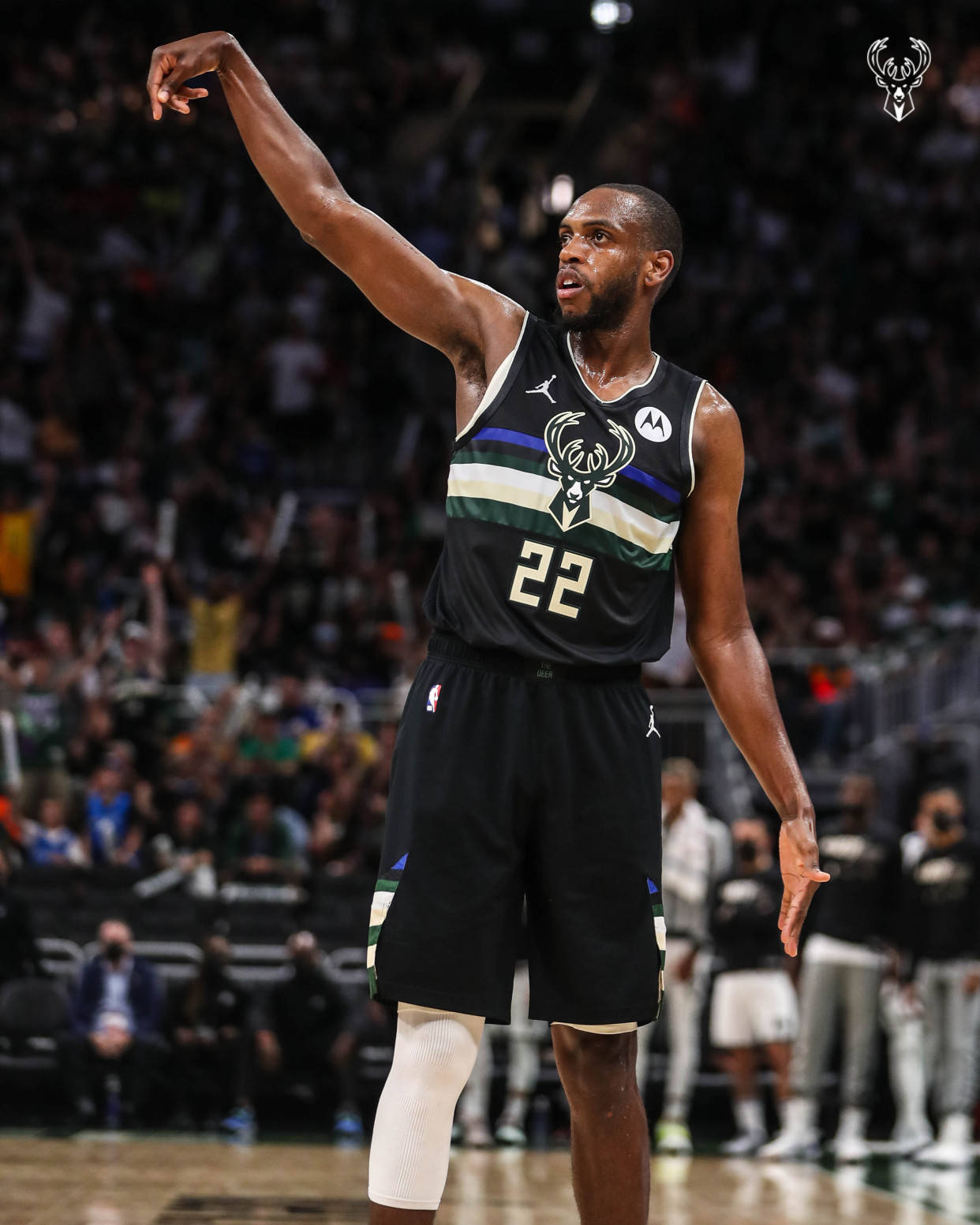 米德尔顿雄鹿队球星扬尼斯阿德托昆博,打出了堪称完美的上半场表现.