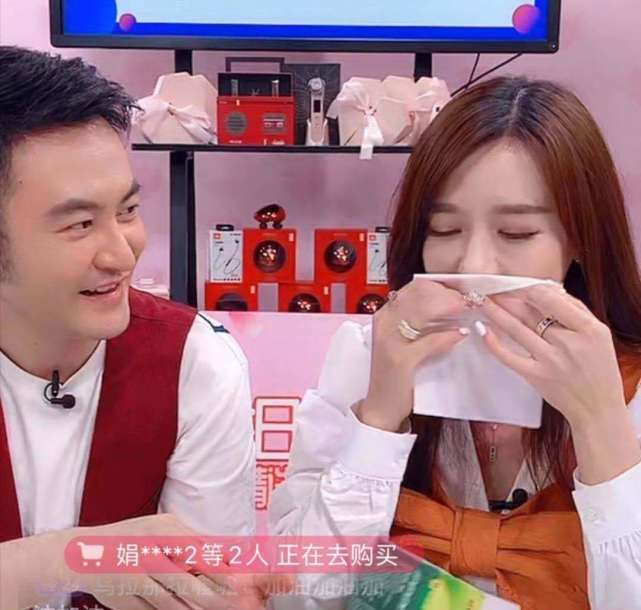 宅男女神自曝曾与一线男歌手相恋 但对方劈腿男性朋友 娱乐 中华资讯在线